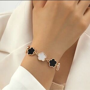 1pc Five Leaf Flower Thin Chain Bracelet Adjustable Hand Chain For Women